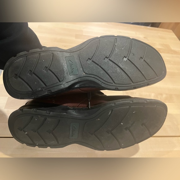 Men’s size 12 Clark leather brown boots. Worn a couple of days. - Picture 5 of 6